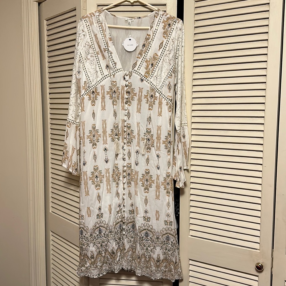 En Creme White and Gold Long Sleeve Dress